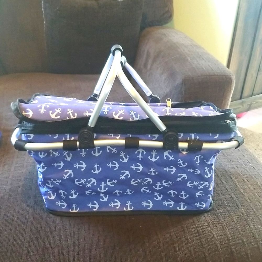 Soft sided picnic basket